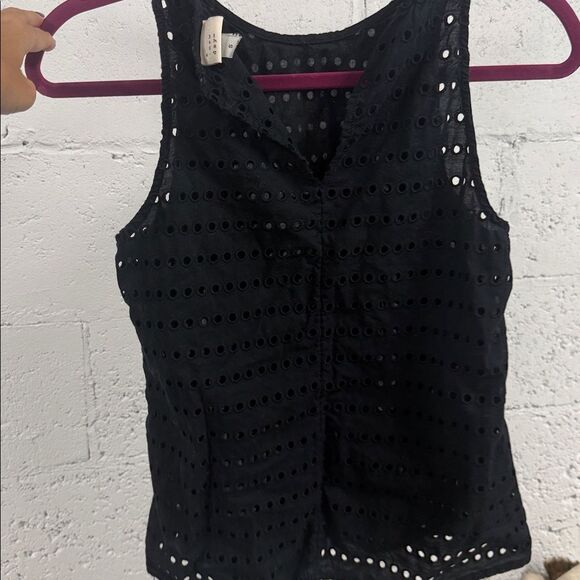 Black Eyelet Sleeveless Top LIKE NEW Size Small Tank - Picture 2 of 3